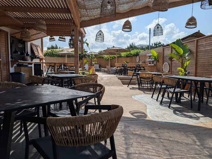 Watch our Sunset Beach Bar & Restaurant review