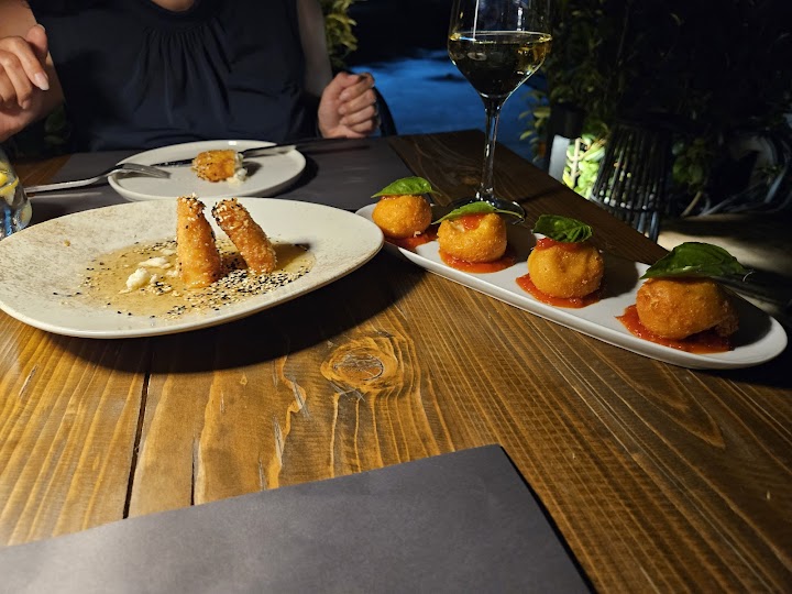 Watch our Mariposa Restaurant review