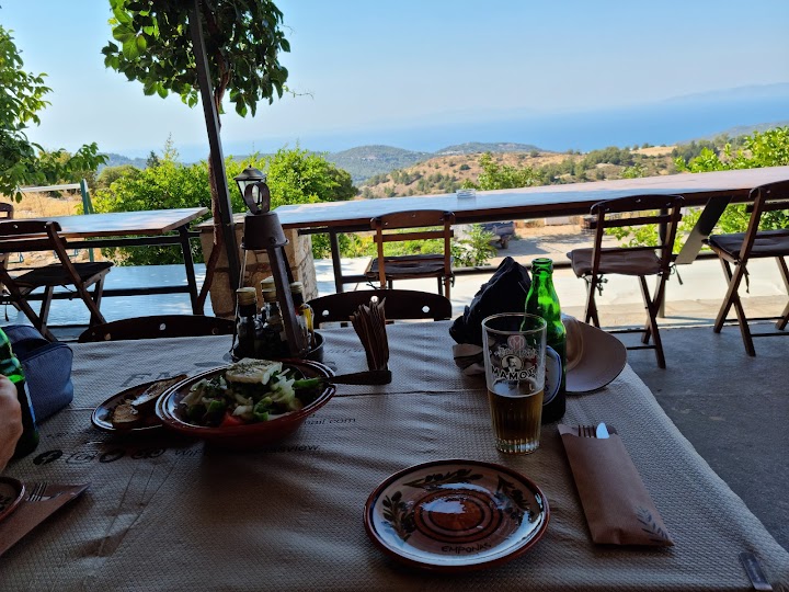 Empona's View restaurant and cafe