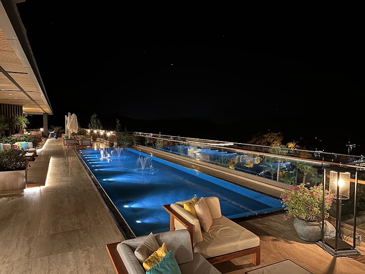 Watch our D Maris Bay review