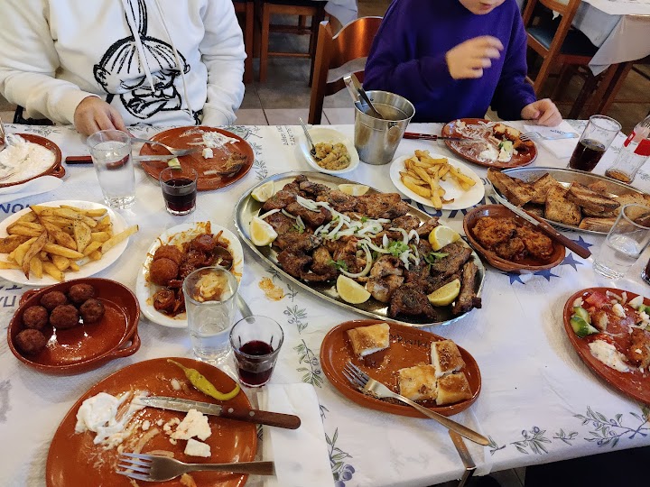 Watch our Mimakos Taverna- nunta Vula review